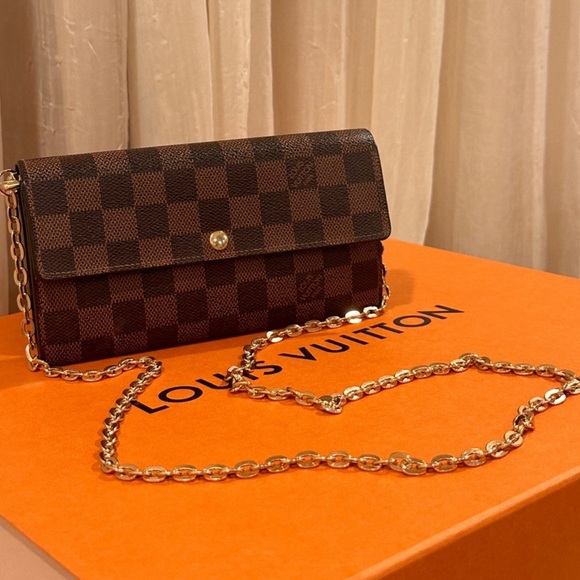 💯% Authentic Louis Vuitton Damier Ebene International Wallet✨ - Picture 6 of 10